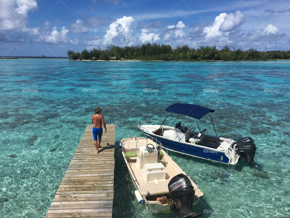 Discovering Bora-Bora lagoon