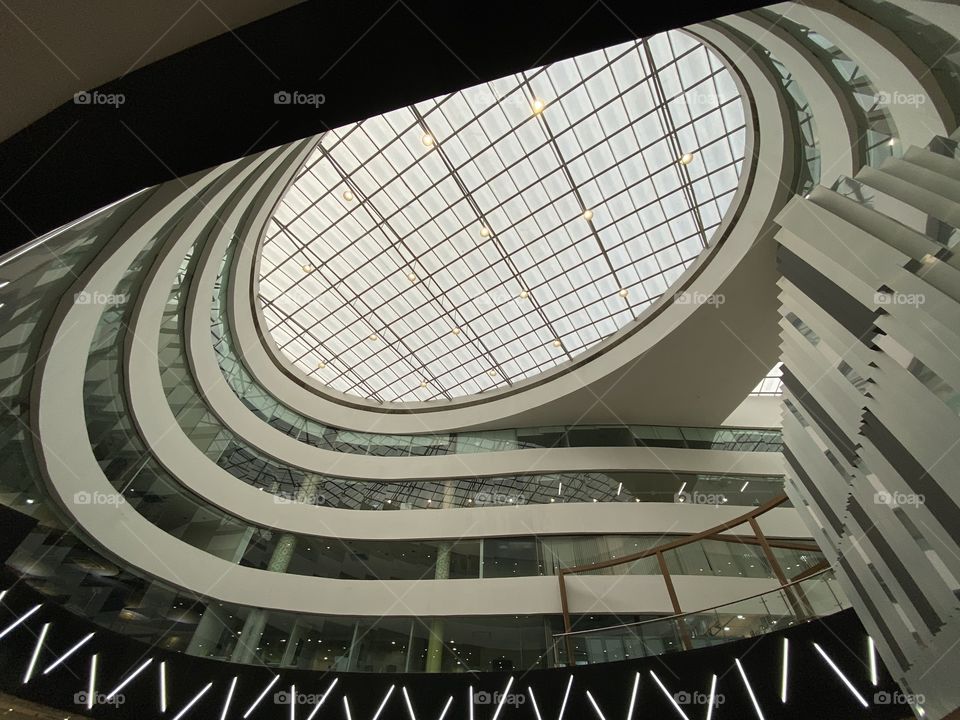 Glass upset with glass mall 