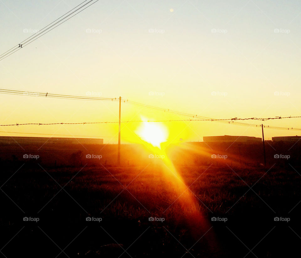 ☀️ #Sol muito bonito de #natureza e #beleza indescritíveis (ainda com um pouco de névoa).
Obrigado, #MãeTerra.
🌱🌞 
#inspiração #amanhecer #morning #fotografia #paisagem #sun #céu #landscapes