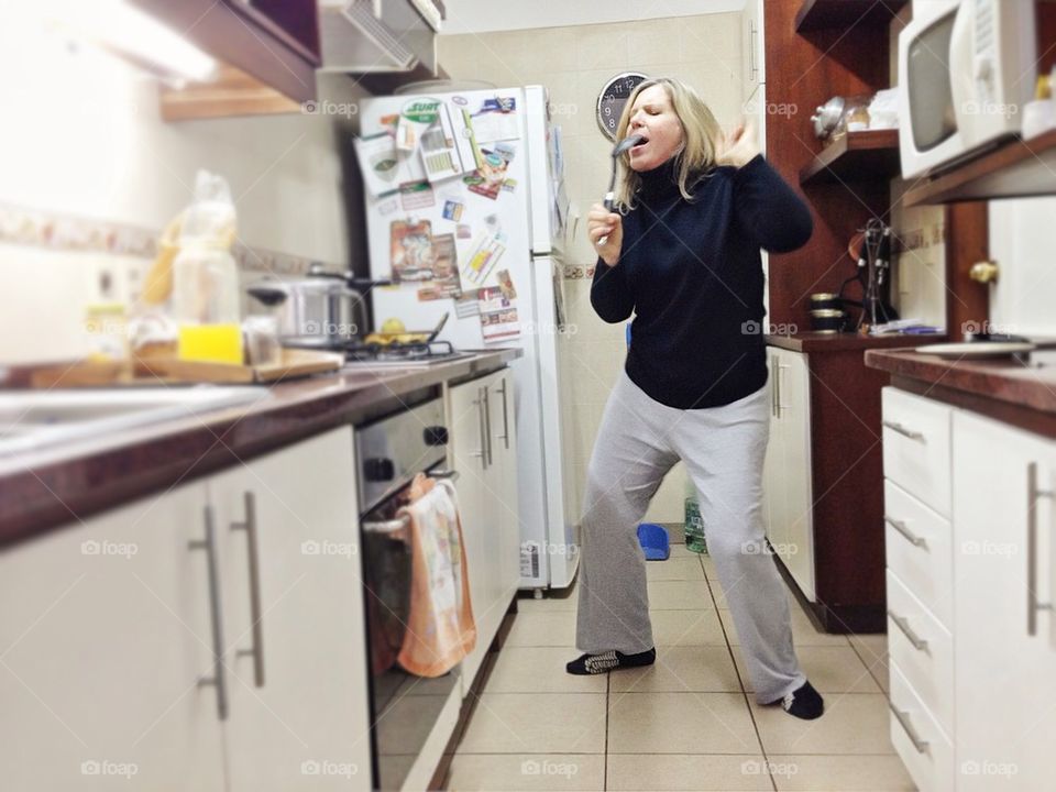 Kitchen Singer