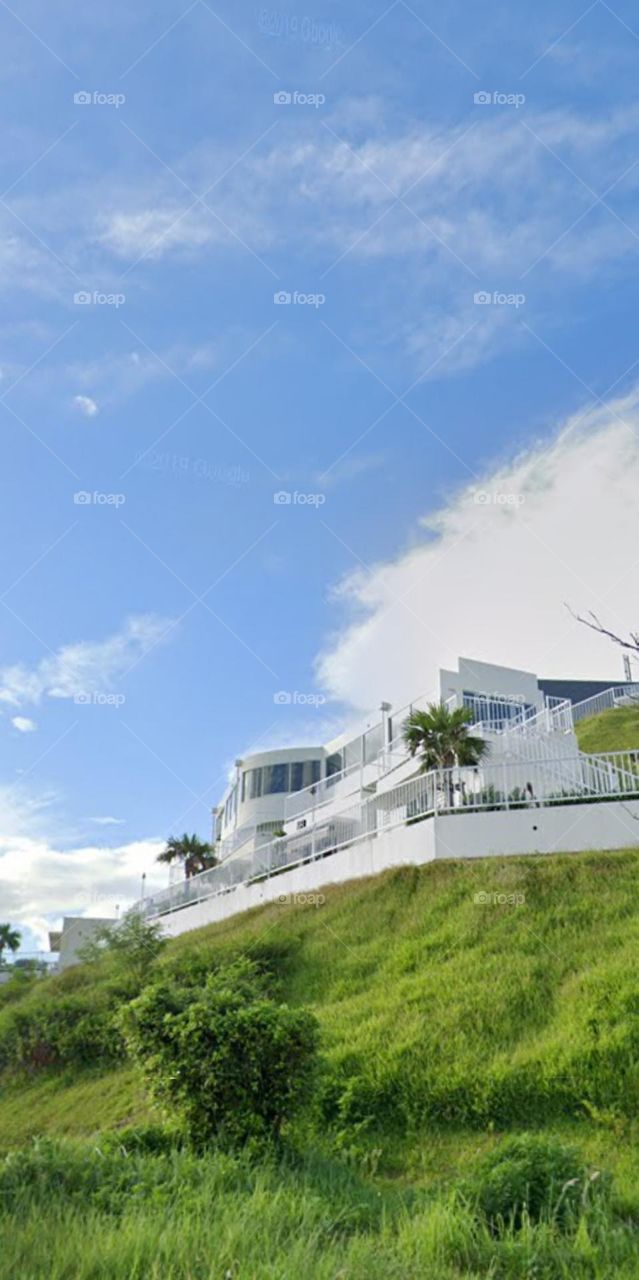 khách san trên đồi.