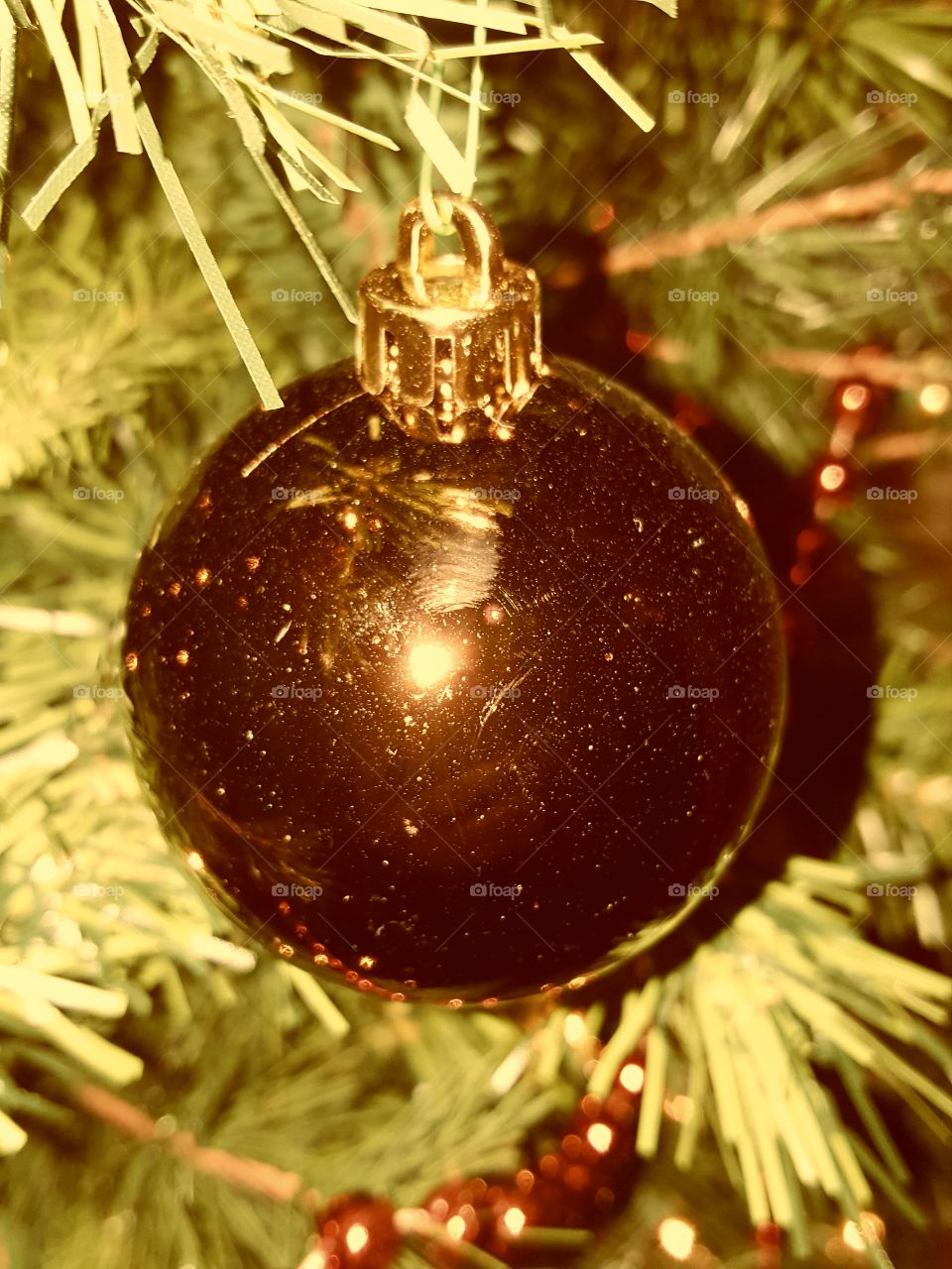 I remember the days when all photos had that "vintage" look. This Christmas ornament actually came out looking pretty snazzy!
