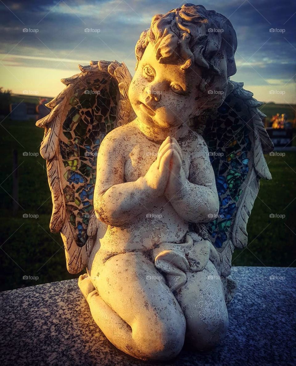 "In a Setting Sun,
A Stone Angel Sits.
Silent and Glowing."

-Zarii Bee 🐝