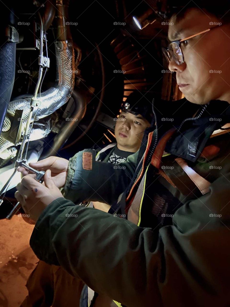 Hard working of fixing turbine engine problems 