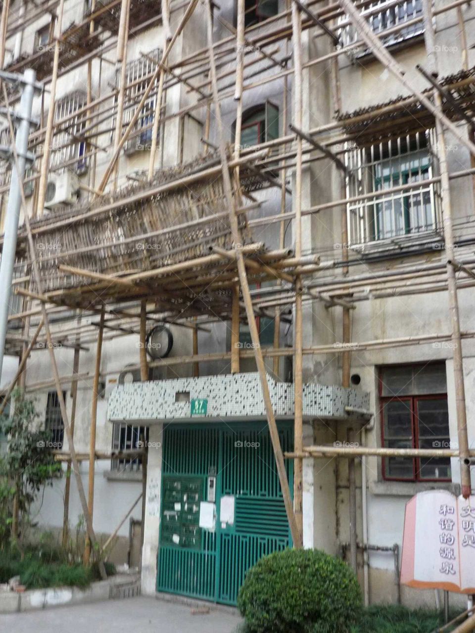 scaffold poles. chinese building