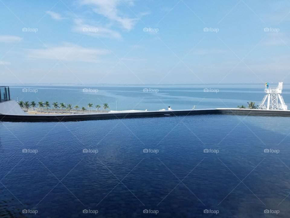 Infinity pool