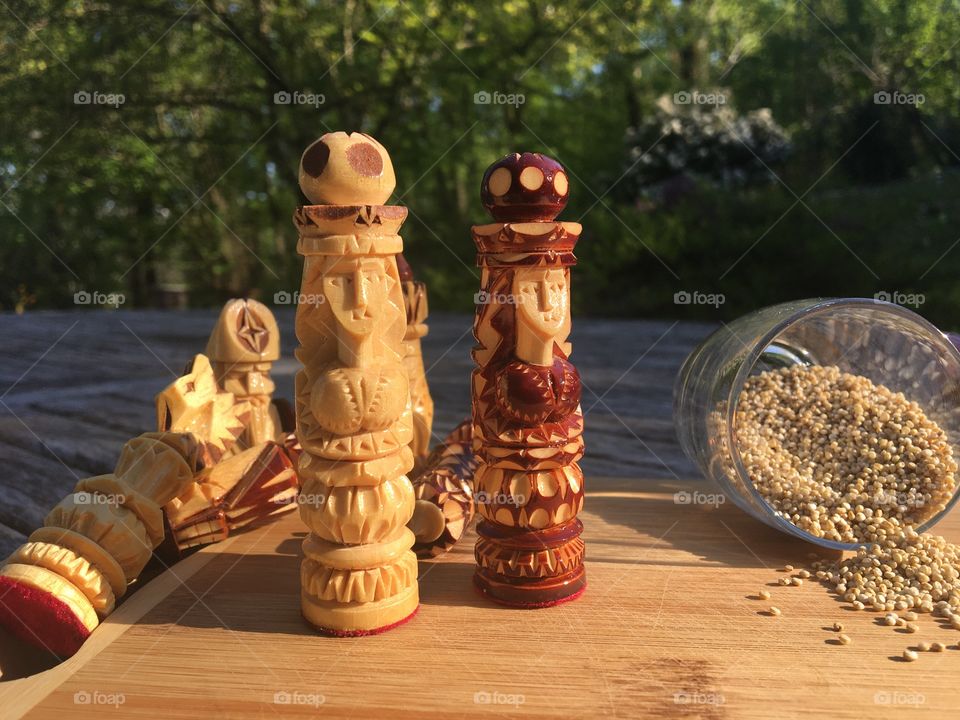 Q - as Queens from a chess game and Quinoa