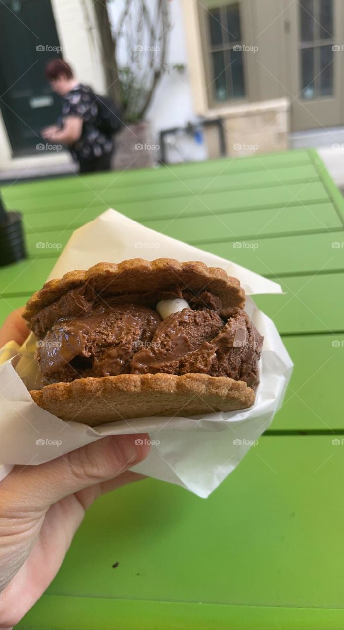 Yummy s’mores ice cream sandwich to end a hot day!