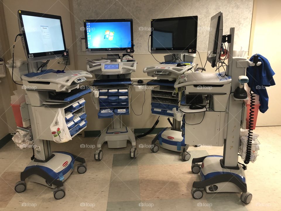W.O.W. Safety Huddle. Mobile Nursing Tools. Start of Shift. Computer Med Carts. 