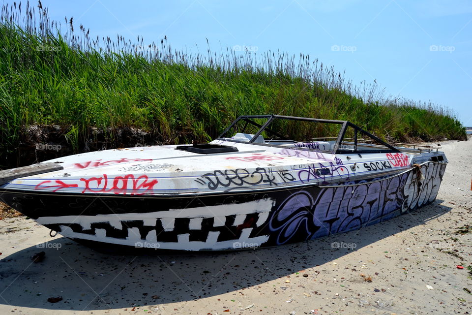 graffiti boat