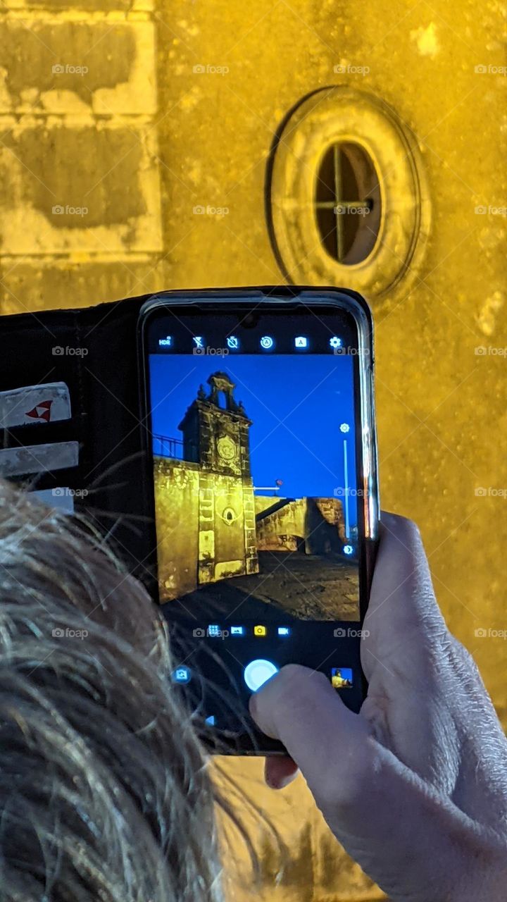 zoom on the cathedral seen from a phone screen