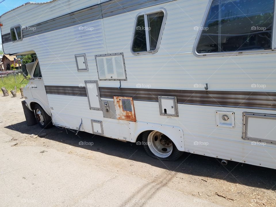 My boyfriend's motor home that was given to him by his Repo friend, needs work.