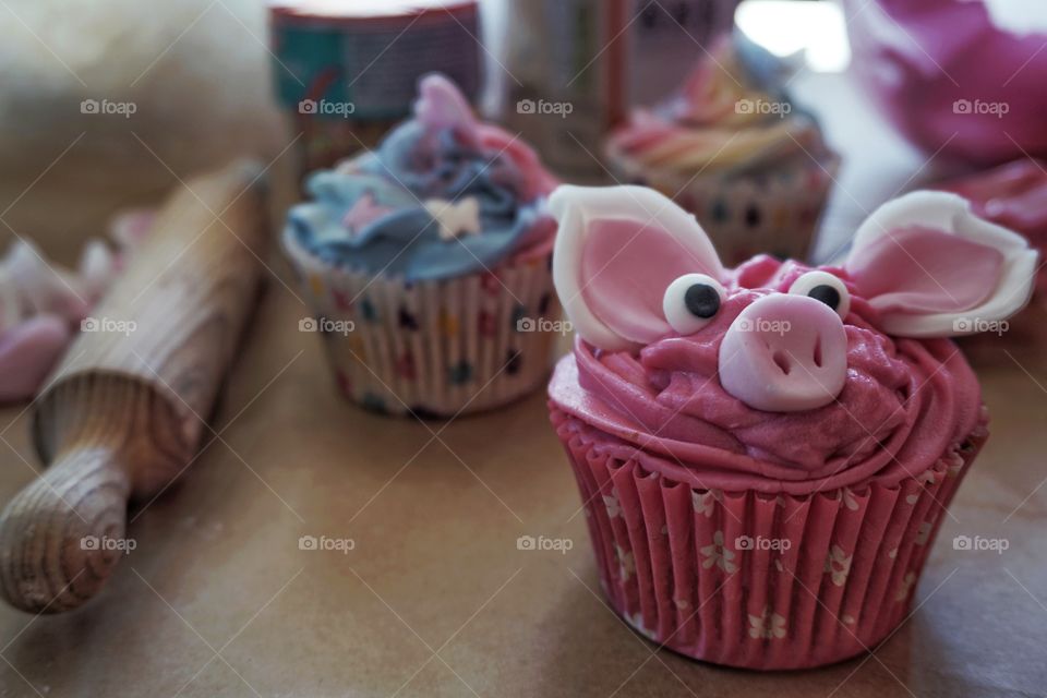 Little Pink Pig cake .. too good to eat 🧁