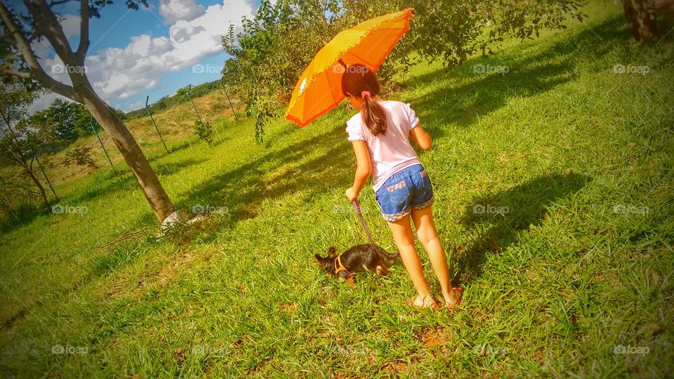 passeio criança com dog