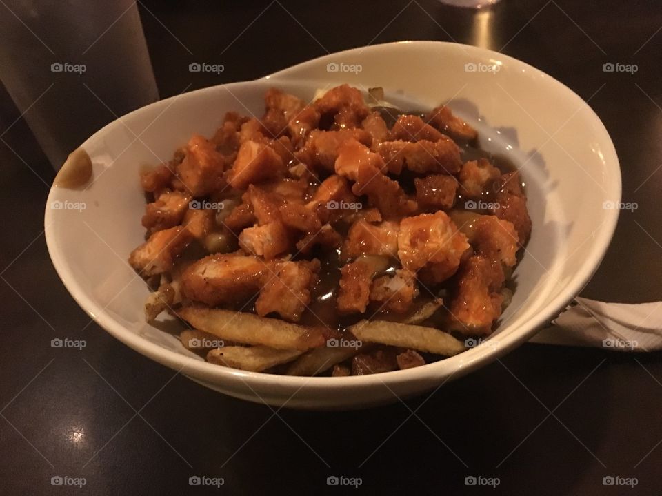 Buffalo chicken poutine