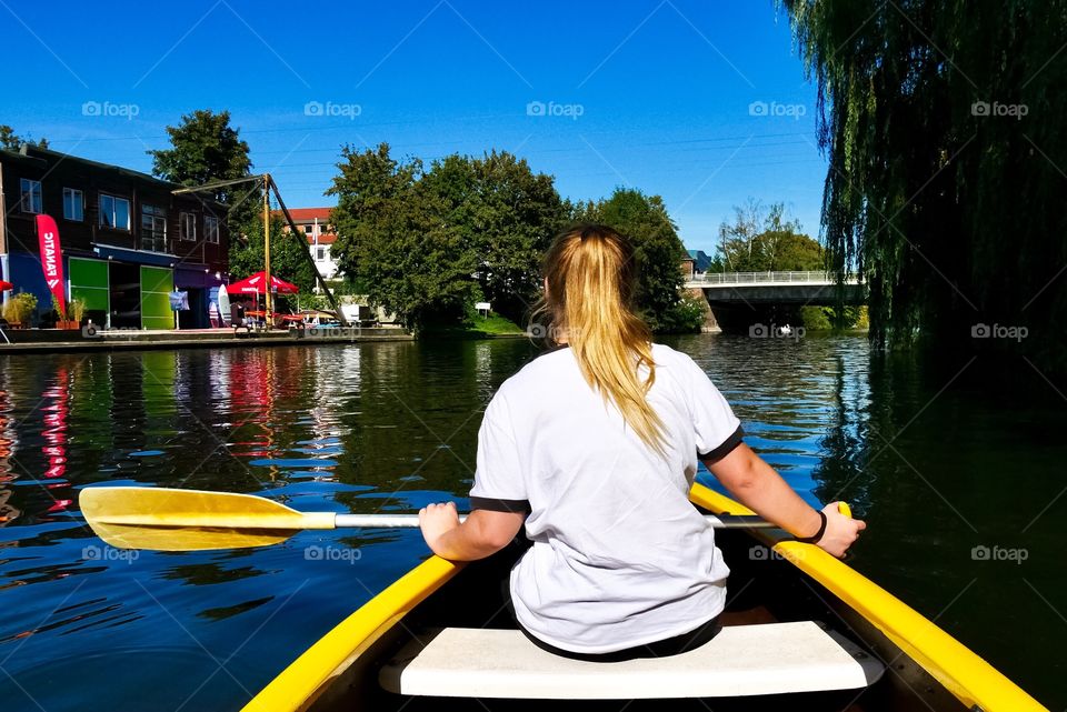 with the canoe over the alster through the city of hamburg from a to b 