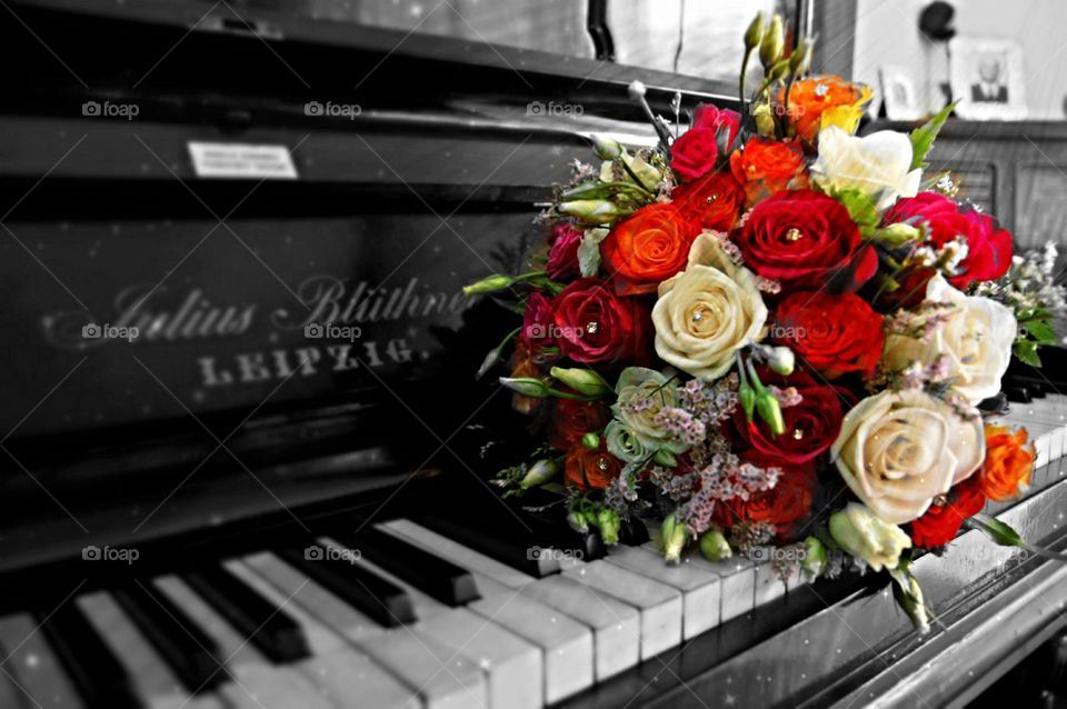 roses bouquet over grey piano