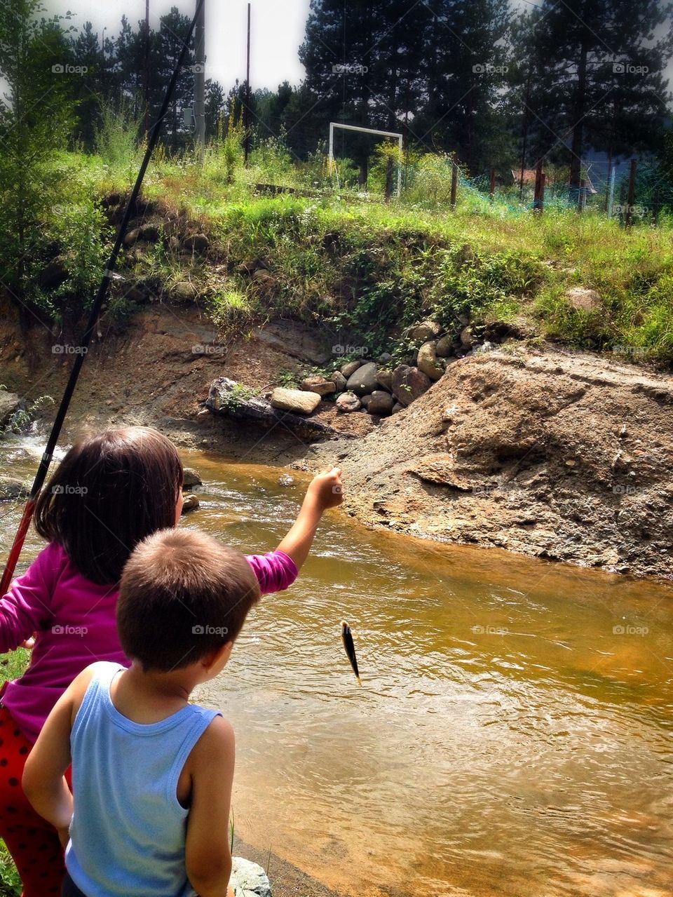 kids fishing