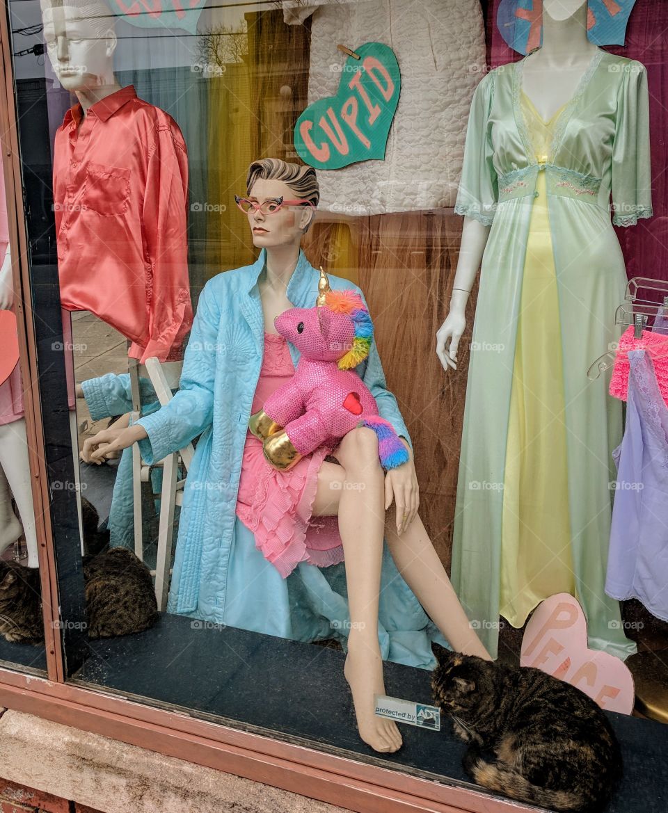 Window display of a consignment store