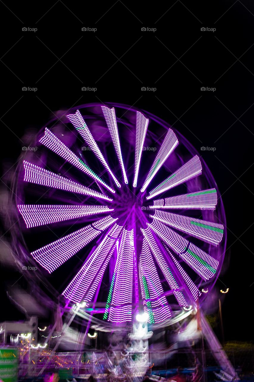 roda gigante em cidade do interior.