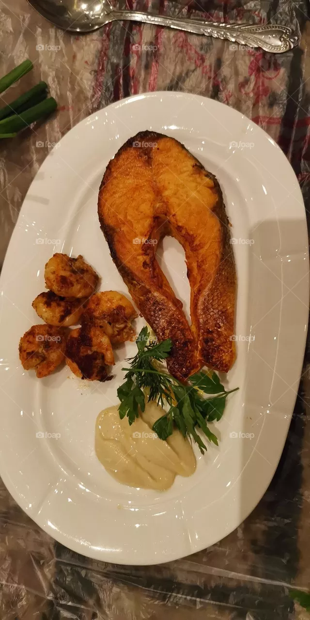 Salmon and shrimp seafood meal