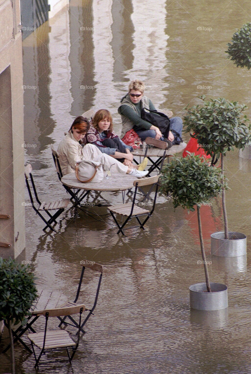 girl thames pub riverside by nesty