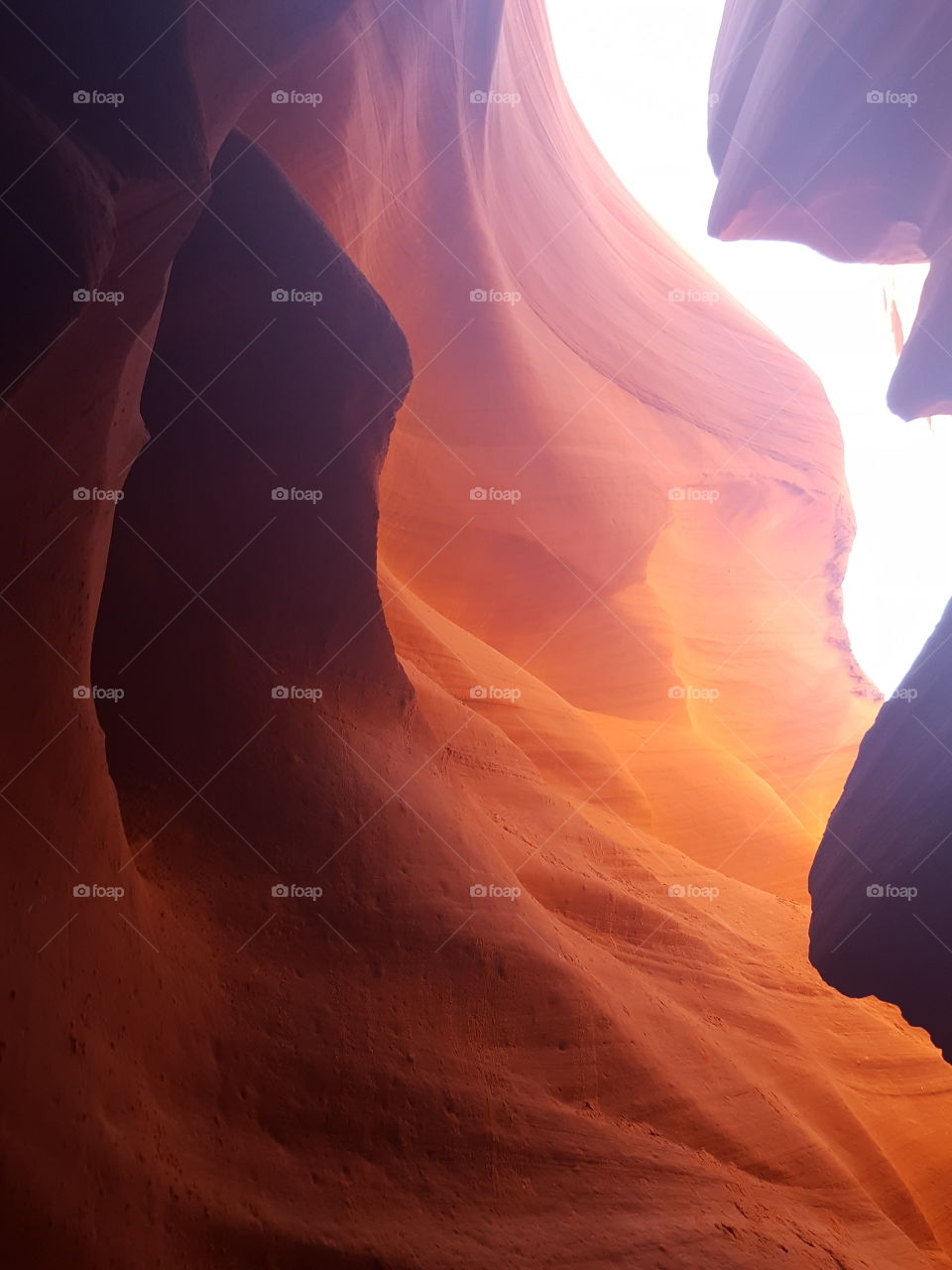 light coming through antelope canyon