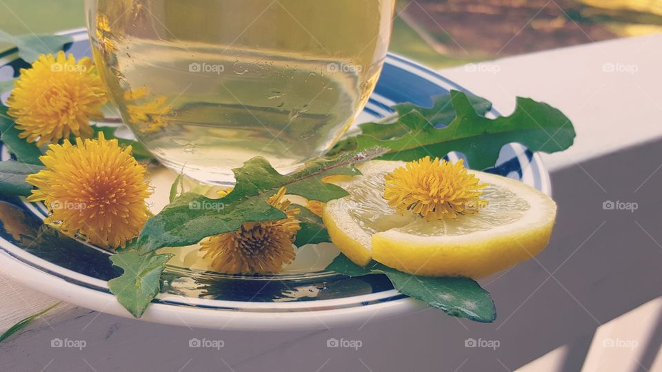 Hot dandelion tea