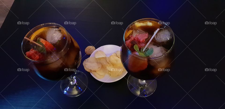 Quise ahogar las penas en alcohol, pero las condenadas aprendieron a nadar”.