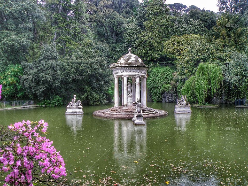 Statues on a villa on lake Como