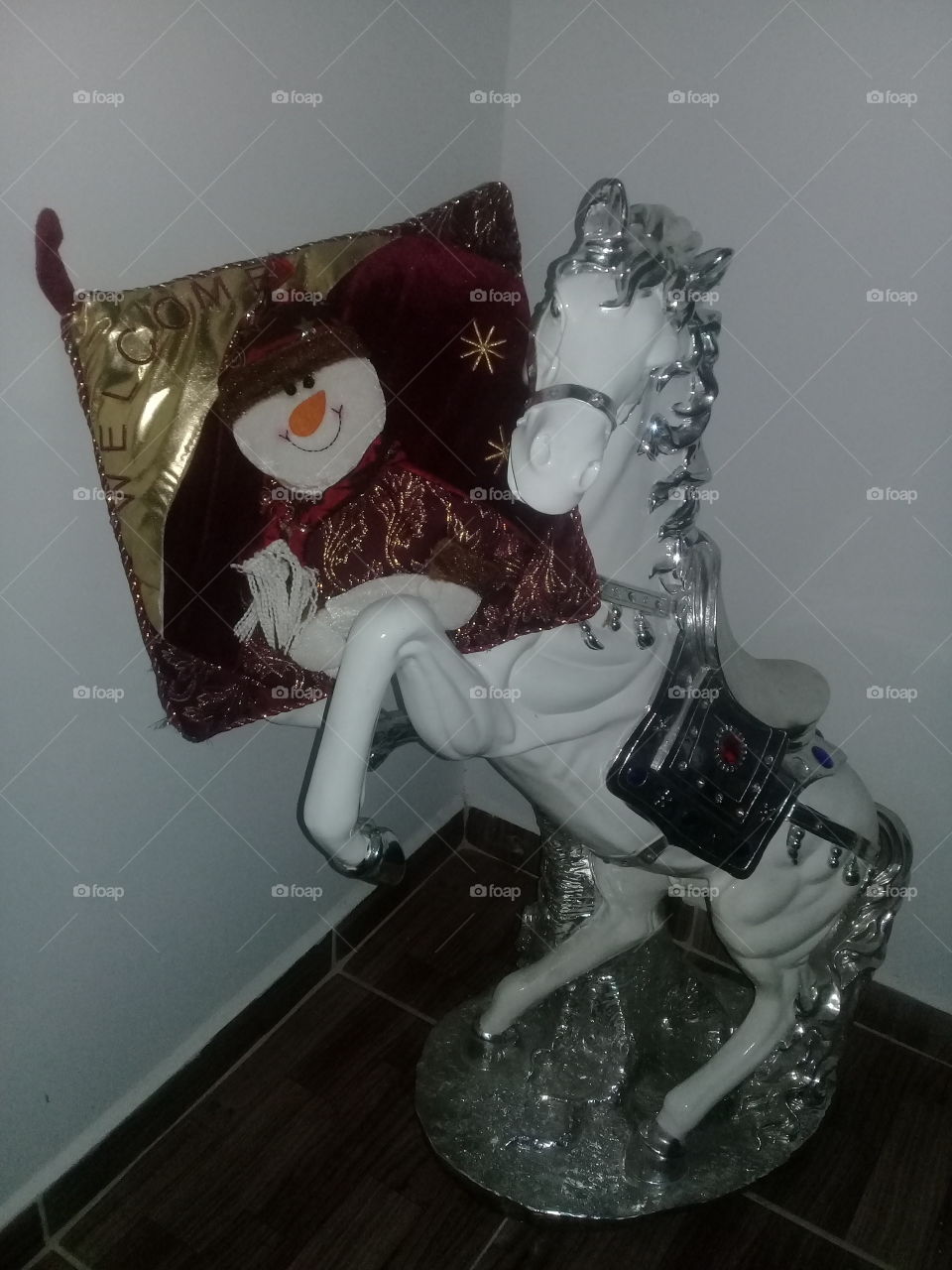 Horse receiving Christmas