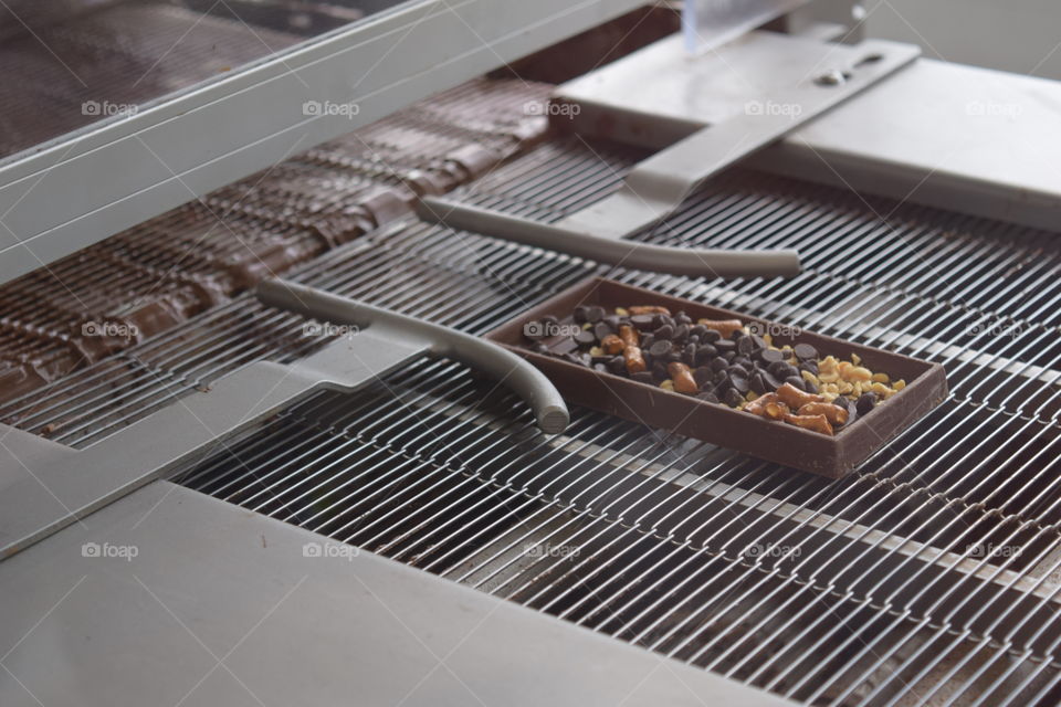 Making a chocolate bar