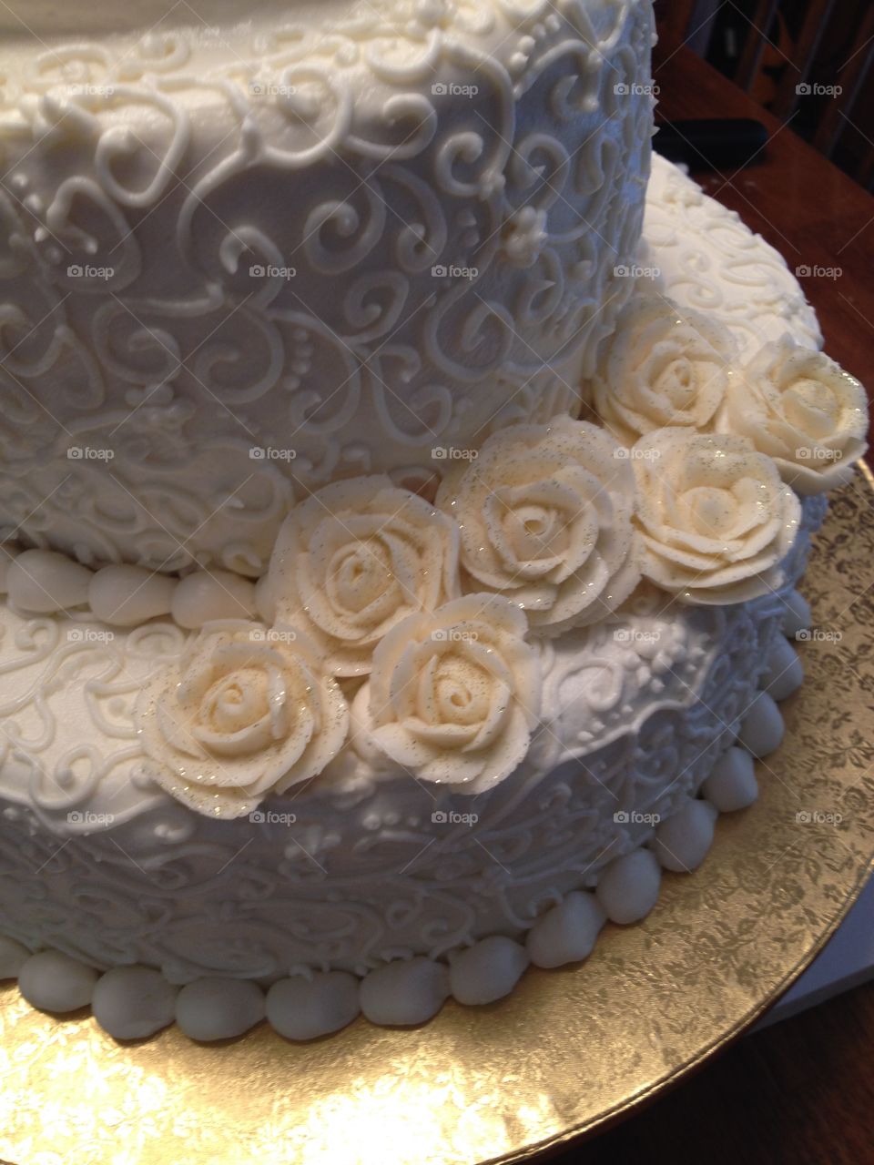 Roses on cake with scrolling 