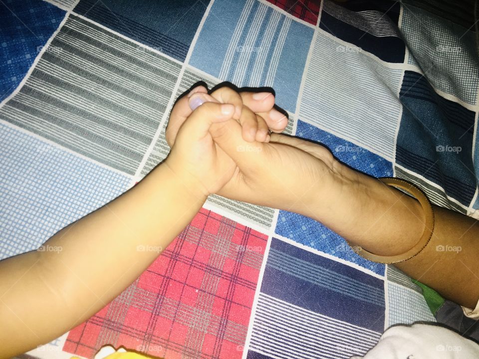Hold your baby’s hand and it will automatically remove all your problems or tensions from your mind 😌