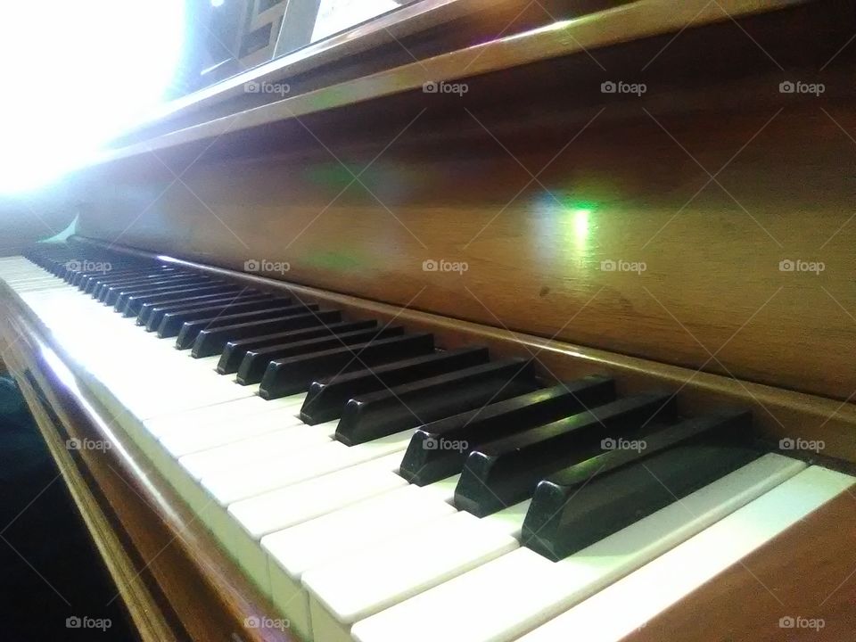 piano keyboard