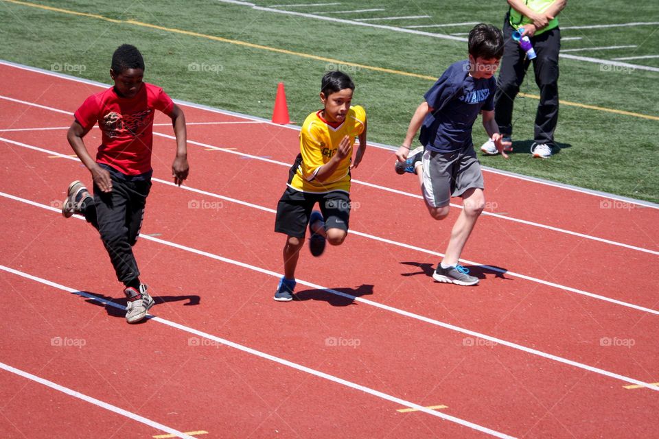 Children are running on a competition