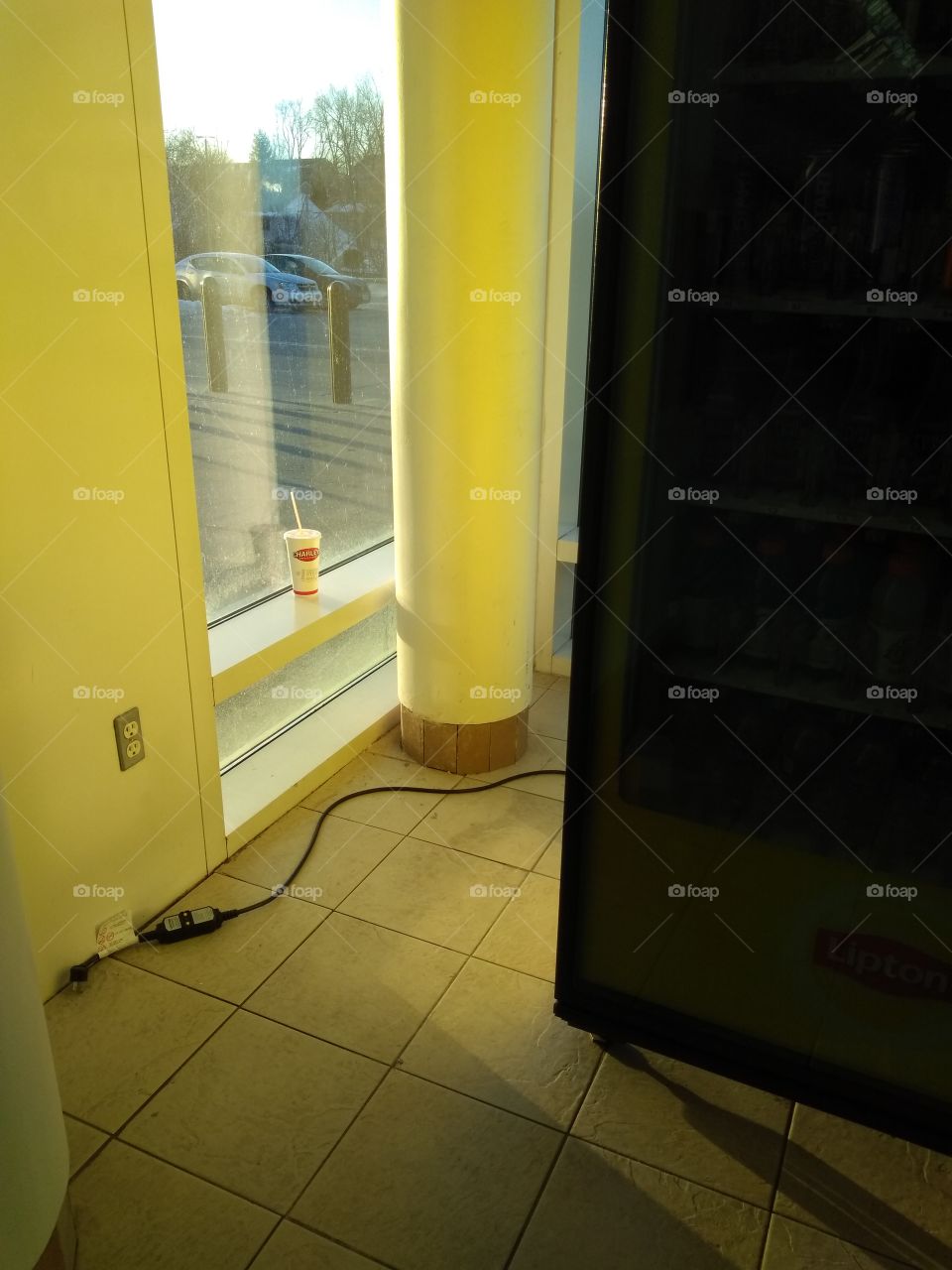 vending machine, unplugged, at mall