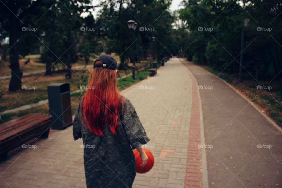 Child playing basketball in the yard