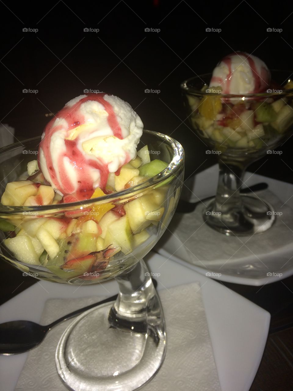 Мороженое с фруктами