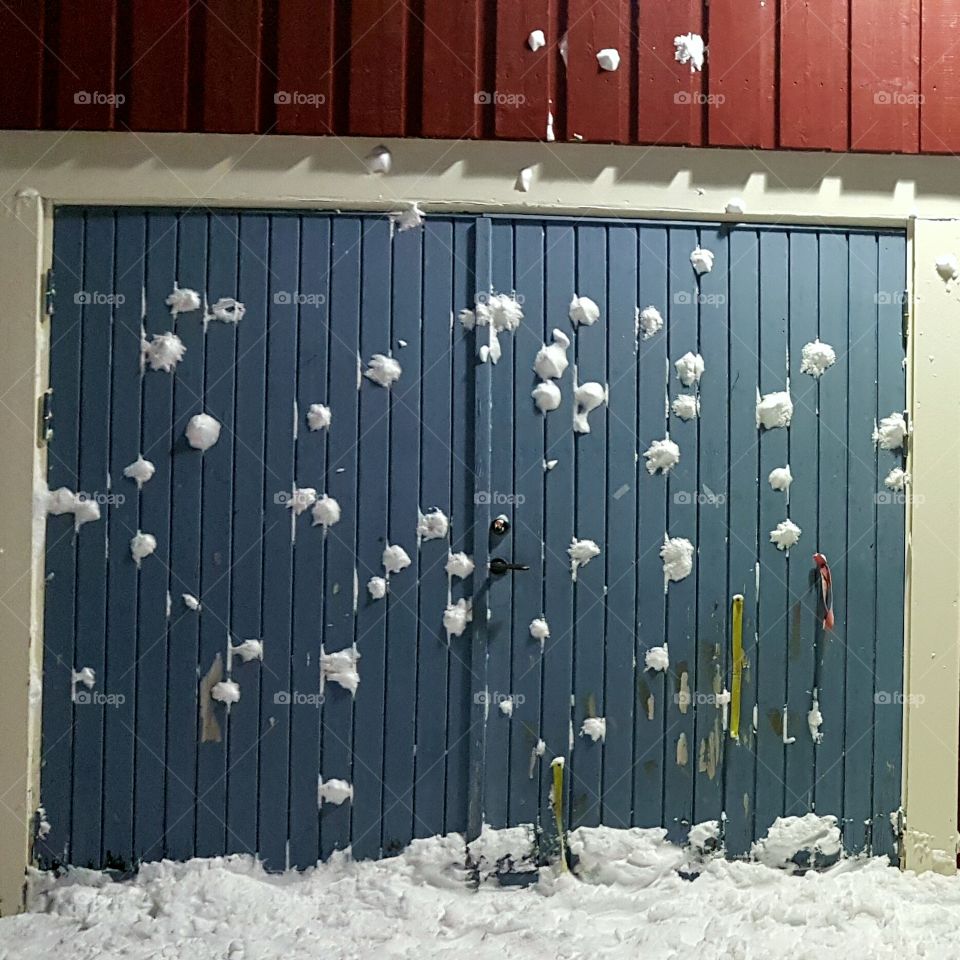 Snowballs war!