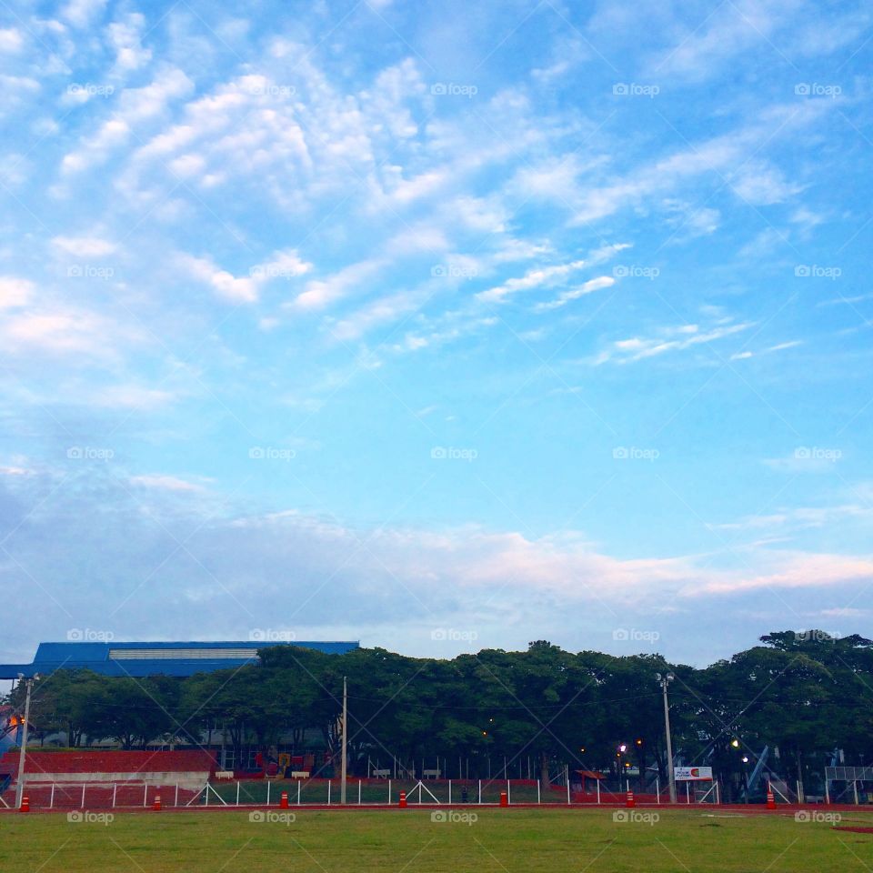 Uma imagem bacana do céu azul no Complexo Esportivo Nicolino de Lucca, em Jundiaí