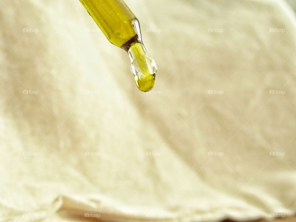 Pipette with cdb oil