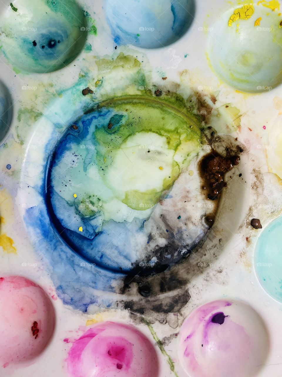 Watercolor pallet mixing 