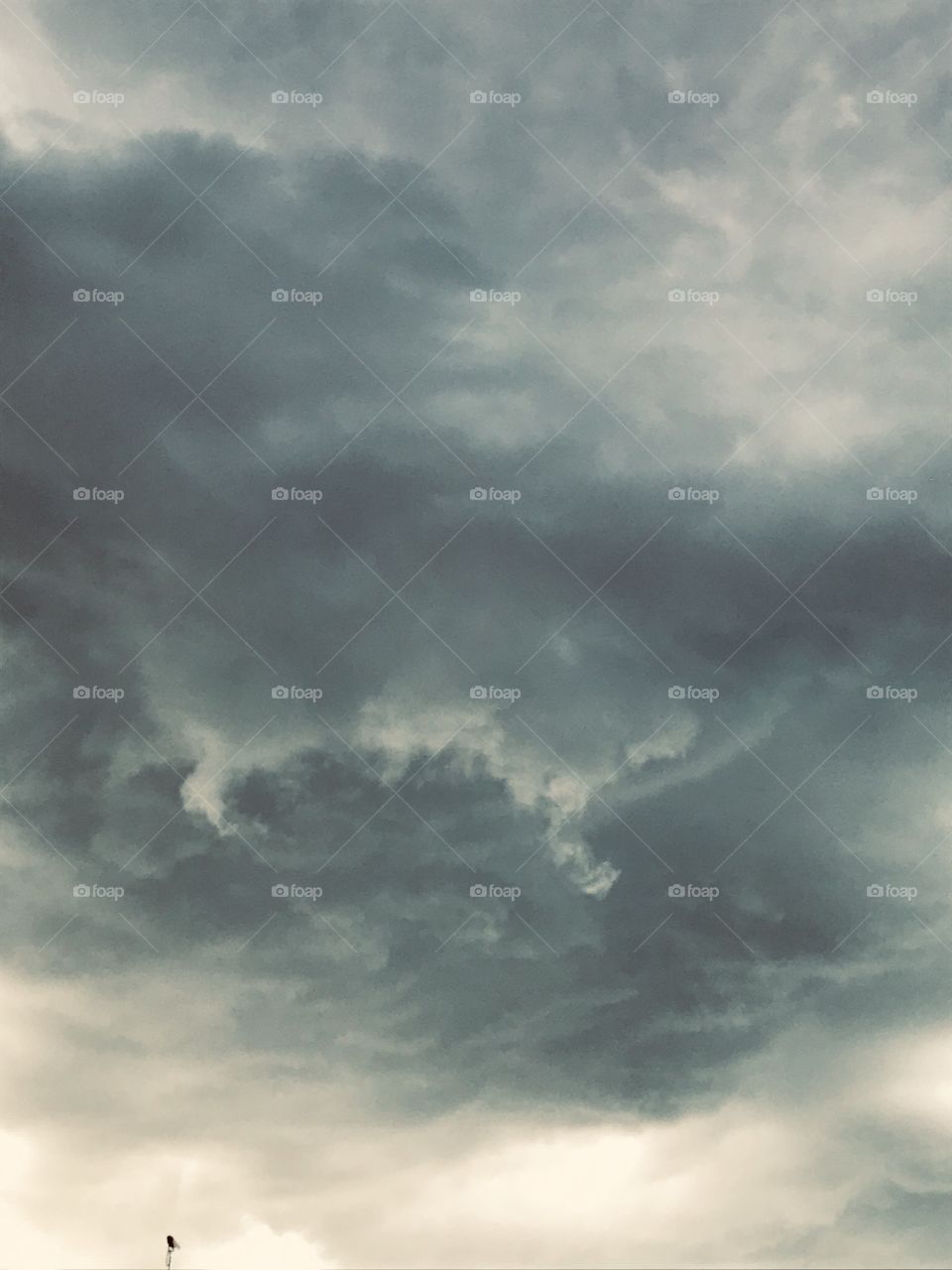 Tornado funnels starting in a Floridian sky🌪