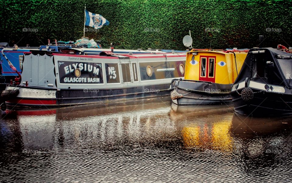 Canal. Narrow boats 