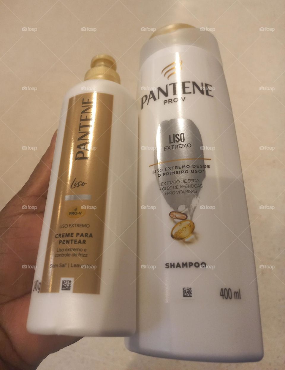 Cabelos lisos, brilhantes, leves, macios, saudáveis e sem frizz.  A PANTENE,  promove  a beleza dos seus cabelos.