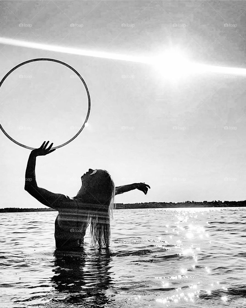 A very fine posture with hulahoop defining circle shape.