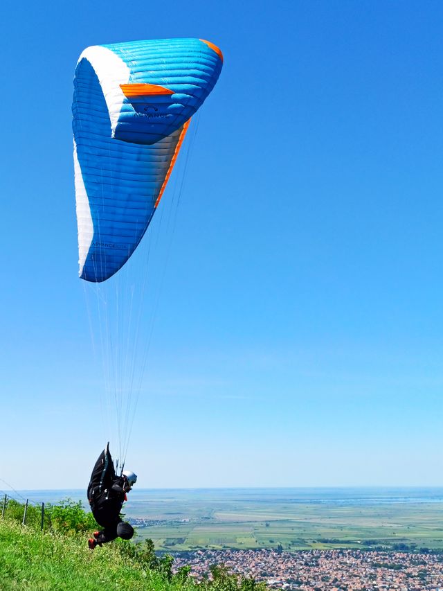 paraglider ready to jump