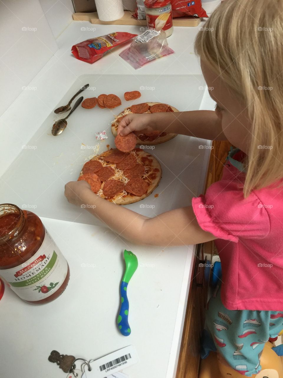 Little girl cooking pizza