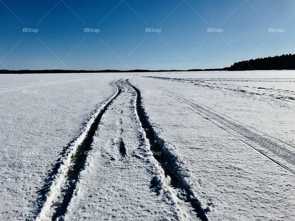 Race marks in the ice road